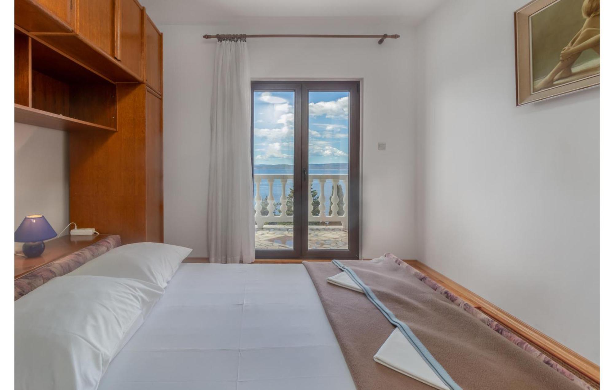 3 Bedroom Awesome Apartment In 诺维·维诺多尔斯基 外观 照片