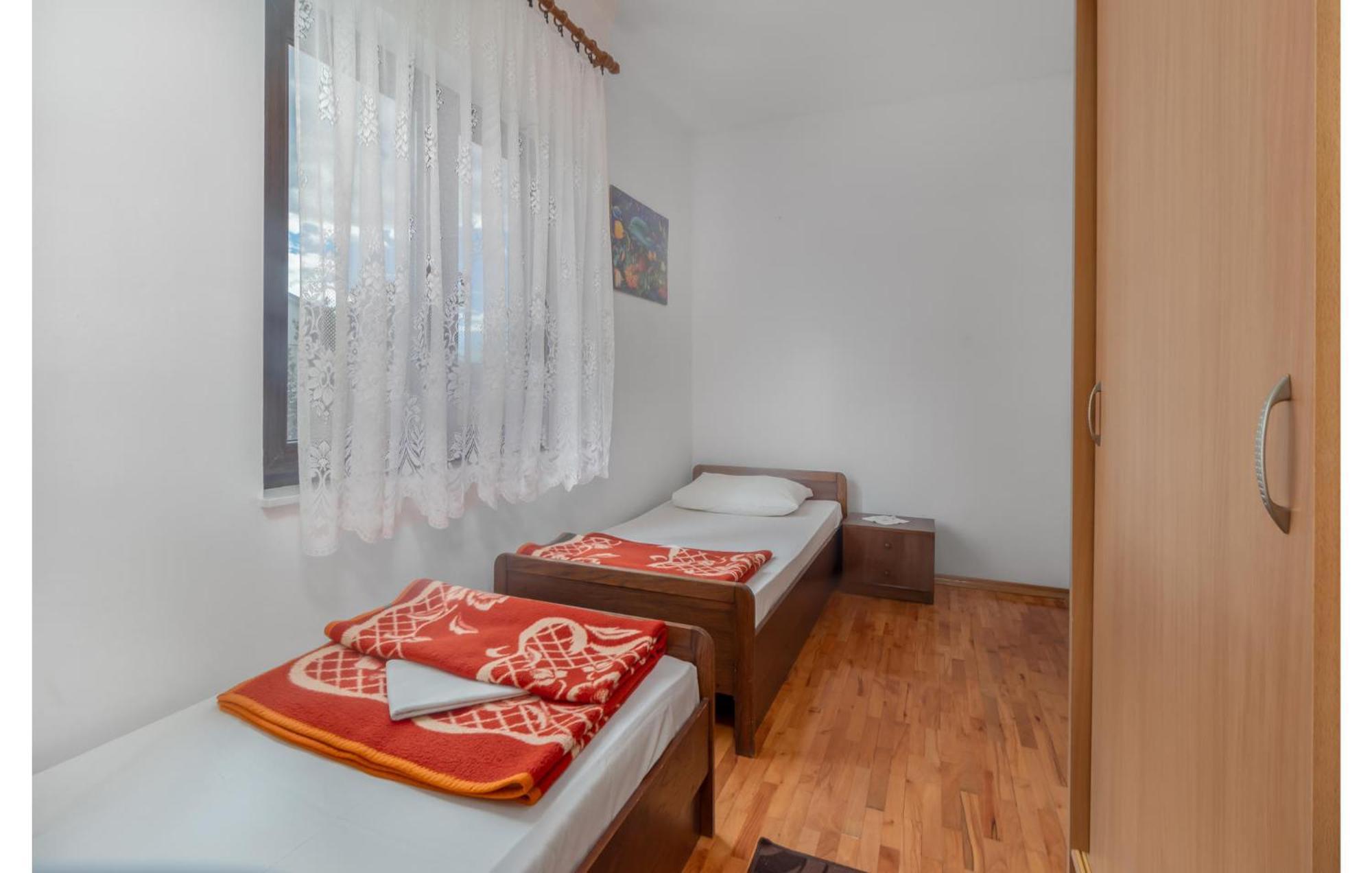 3 Bedroom Awesome Apartment In 诺维·维诺多尔斯基 外观 照片