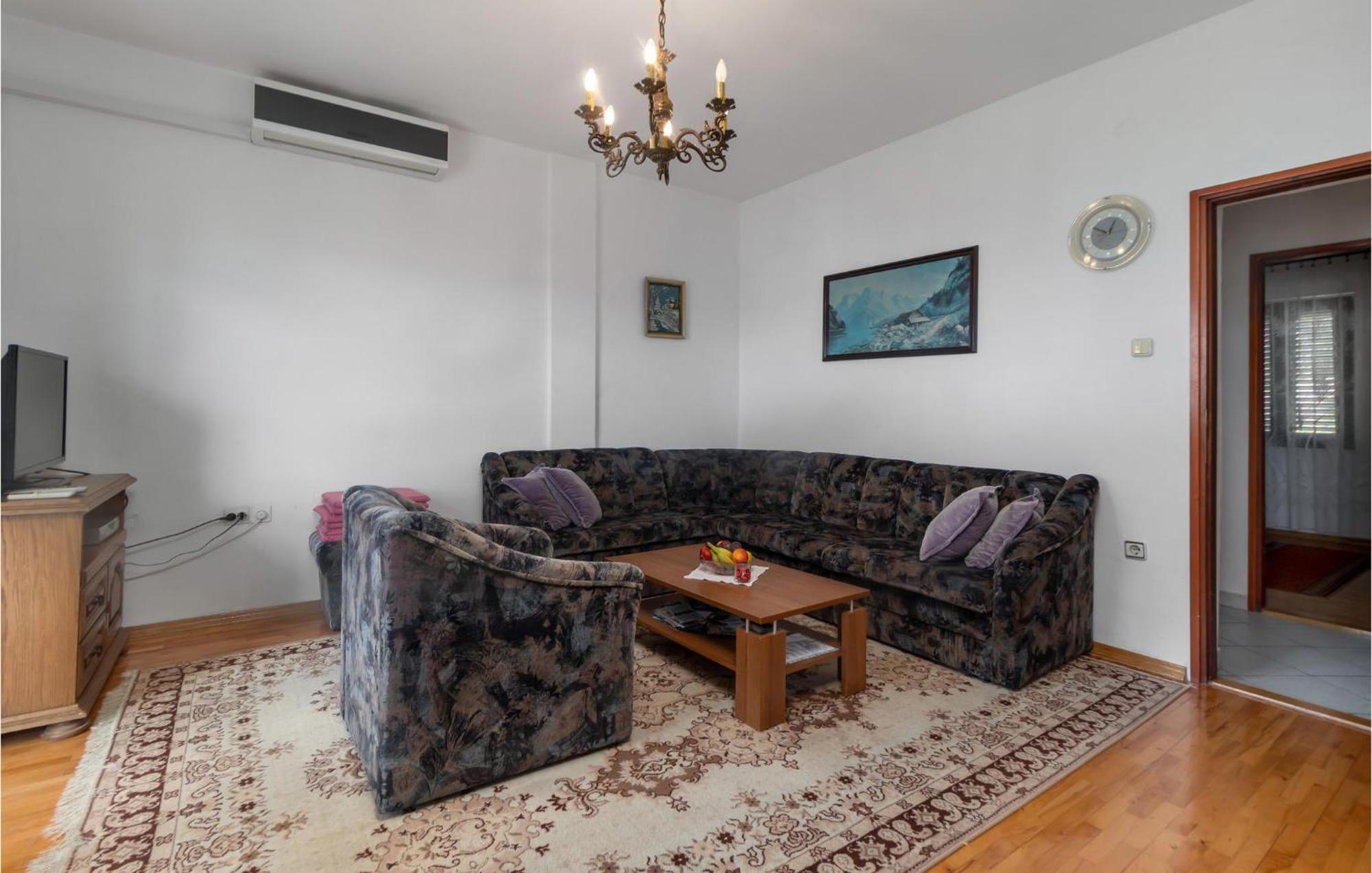 3 Bedroom Awesome Apartment In 诺维·维诺多尔斯基 外观 照片